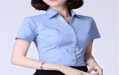 女生夏天穿短袖尴尬