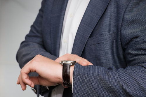 女人接受男人送内衣表示什么意思