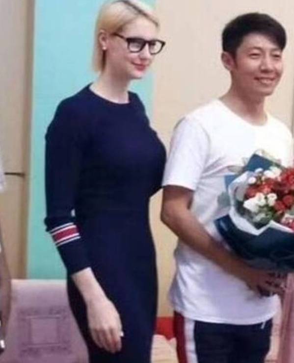 撒贝宁老婆身材照片