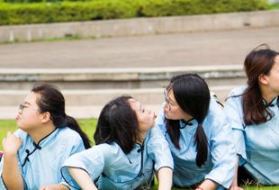 初中同学和高中同学哪个感情深