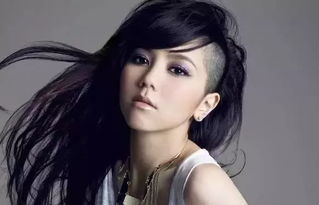 男人为何喜欢披头发的女人 男人心中女人最好看的发型