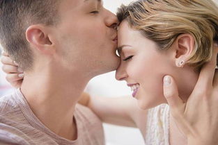 男人为啥主动亲你额头 男生亲额头 真的是爱吗