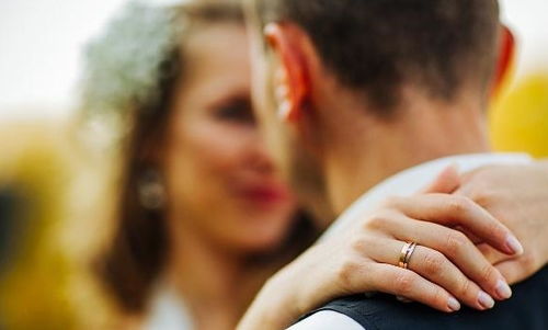 男人三心二意是指什么 爱情三心二意的意思