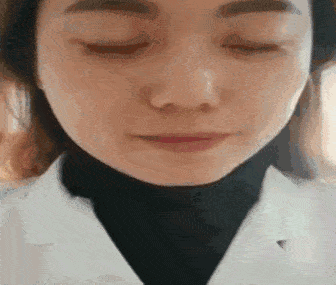 男人不屑眼神瞟女生 男人不屑的眼神什么意思