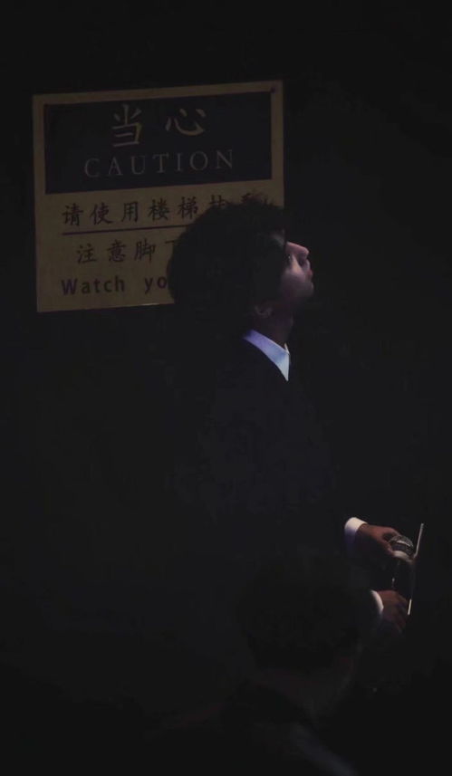 男人唱当年情含义 当年情配什么文案