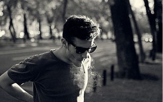 男人抽烟是不是有心事 男人抽烟是缓解什么情绪