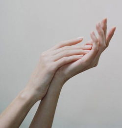 男人挠女人手心 为什么挠手心是暗示