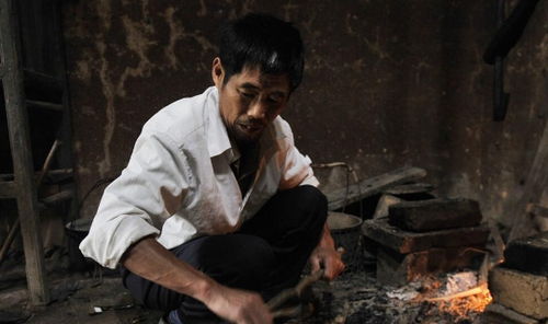 男人无妻钱无主,女人无夫身无主 男人无财无主妻,女人无身落空夫