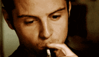 男人抽烟是在掩盖什么 一个男人开始抽烟意味着什么