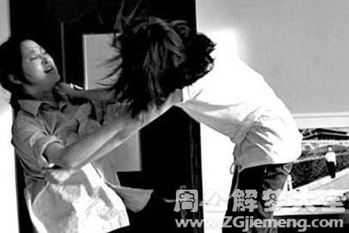 男人梦见被陌生女人纠缠 梦见被小姐纠缠