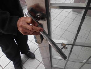 男人梦见门坏了什么意思 梦见门从门框上掉下来了