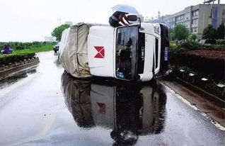 男人梦见翻车是什么预兆 男人梦见别人开车侧翻了