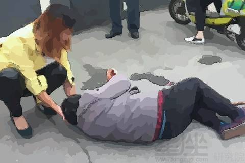 男人梦见自己摔倒了 梦到自己走路滑了一跤