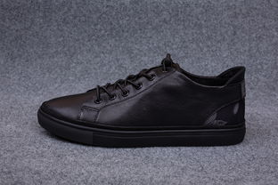 男人梦见自己赤脚走路是什么意思 男人梦见鞋丢了到处找鞋