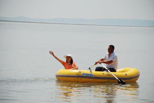 男人梦见船在水中行驶 梦见自己在水中的船上