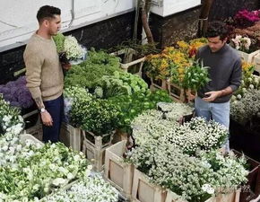 男人爱花是什么样的人 男人养花好代表什么