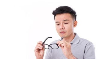 男人的眼睛在你身上扫来扫去 男人盯着你身体看代表啥