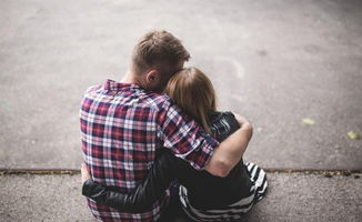 男人真正喜欢是对视还是闪躲 男生对视立马闪躲