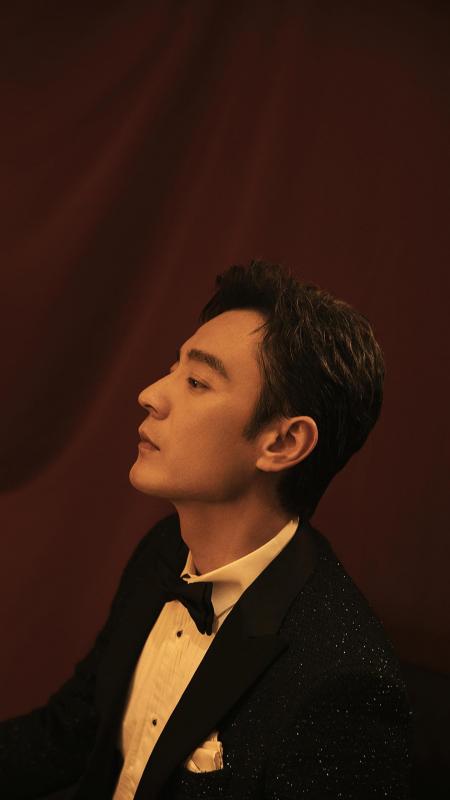 男人看到我突然一怔 然后又很迅速的把头转了