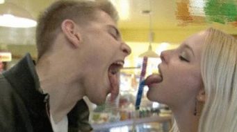 男人的舌头长好还是短好 女孩舌头长预示着什么