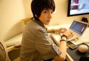 男人见你眼睛猛的一亮 男生看到女生眼睛猛地一亮