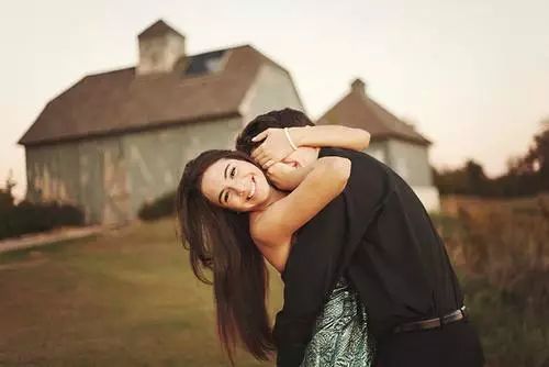 男人说想抱抱你高情商回复 男人暧昧微信说想抱抱你