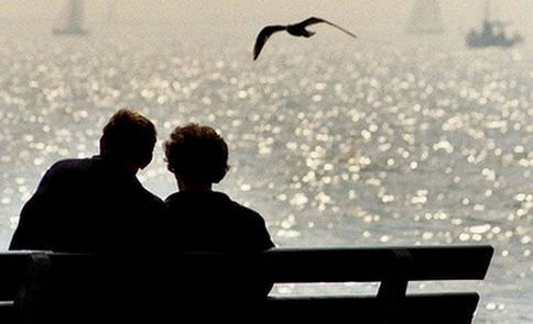 男人越喜欢你越不主动联系你 男人喜欢一个人会不会故意不联系