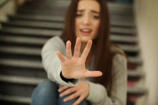 男人贬低打压女人的目的 男人打击贬低女人的目的