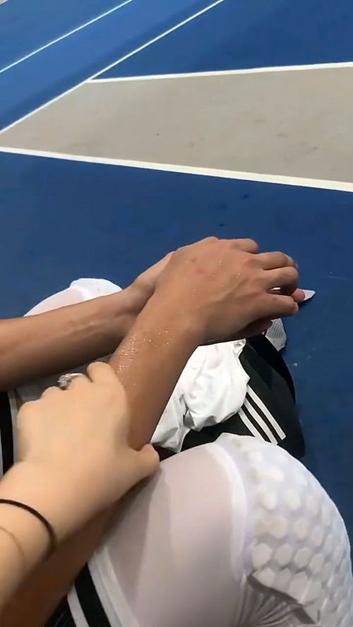 男朋友受伤了怎么哄 男朋友打篮球受伤了怎么办