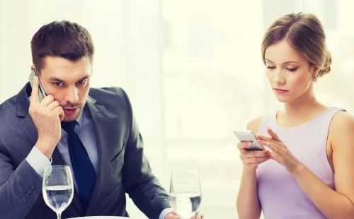 男朋友对自己冷淡了怎么办 明显感觉男朋友变冷淡了