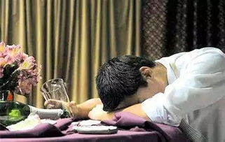 男人酒后打电话心理学 喝完酒乱打电话什么心理