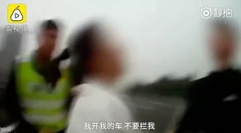 男朋友下跪道歉极端吗 向老婆下跪认错合适吗