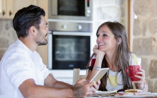 男朋友喜欢从后面搂腰抱你 男朋友开始搂腰了说明什么