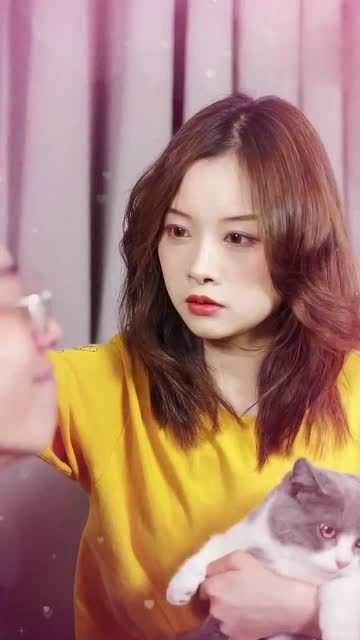 男朋友摸自己女朋友的头意味什 男生为什么喜欢揉女朋友头发