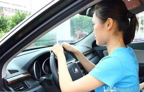 男人都喜欢开车握女人的手吗 男人开车喜欢握女人的手代表什么