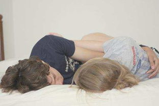 男生会喜欢疯疯癫癫的女生吗 男生为什么喜欢紧紧的抱着女生