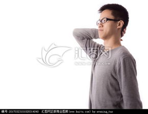 男生为什么要在远处看我 男人在远处和女人对视