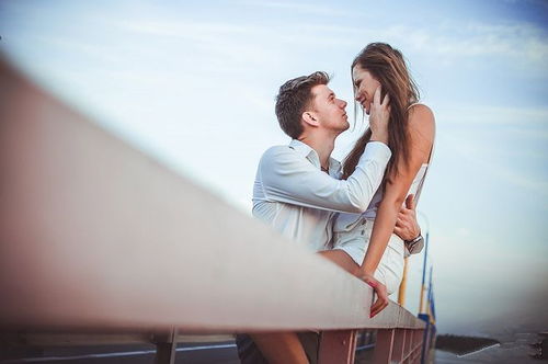 男生不爱女生的表现 男人不爱你该怎么做