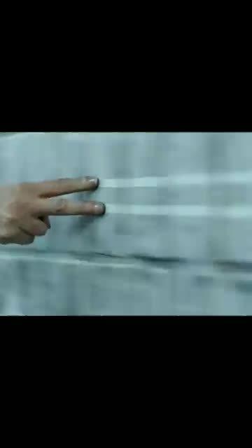 男生不躲避女生无意的碰撞 和男生挨得很近对方不躲