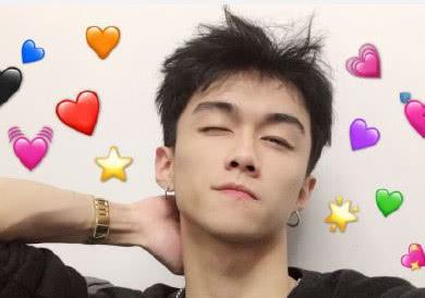 男生会不会随便摸一个女生的头 男生摸头算暧昧动作吗