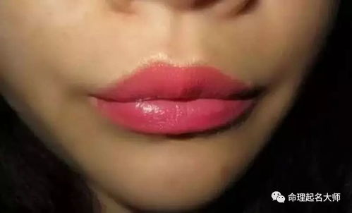 男生不自觉盯着女生嘴唇 和男生说话他老看我的嘴