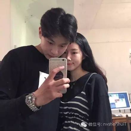男生发自拍照给你的幽默回复 夸男人自拍照的幽默句子