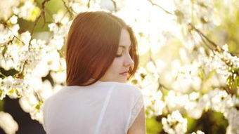 男生微信开玩笑说一起睡 男人发一起睡 该回什么