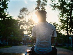 男生对喜欢的人有什么表现 男生喜欢你的微妙迹象