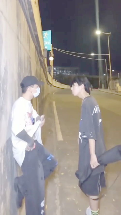 男生壁咚女生是在撩吗 男人突然壁咚你的原因
