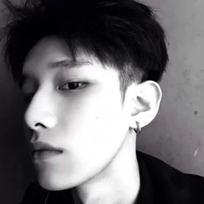 男生孤独感头像 高冷伤感头像男