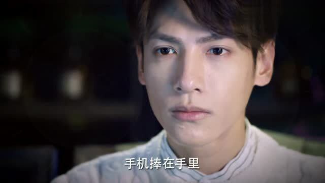 男生在很乖的女生面前抽烟 男人故意当着女的抽烟