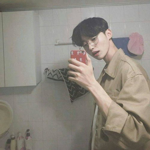 男生喜欢从身后圈住女生脖子 男生故意站你身后贴着你