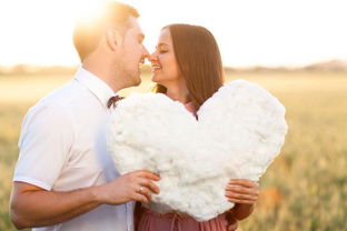 男生对一个女生很体贴说明 男生照顾女生是出于礼貌吗