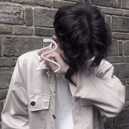 男生在人多的地方叫女生名字 男人直呼女人名字看关系